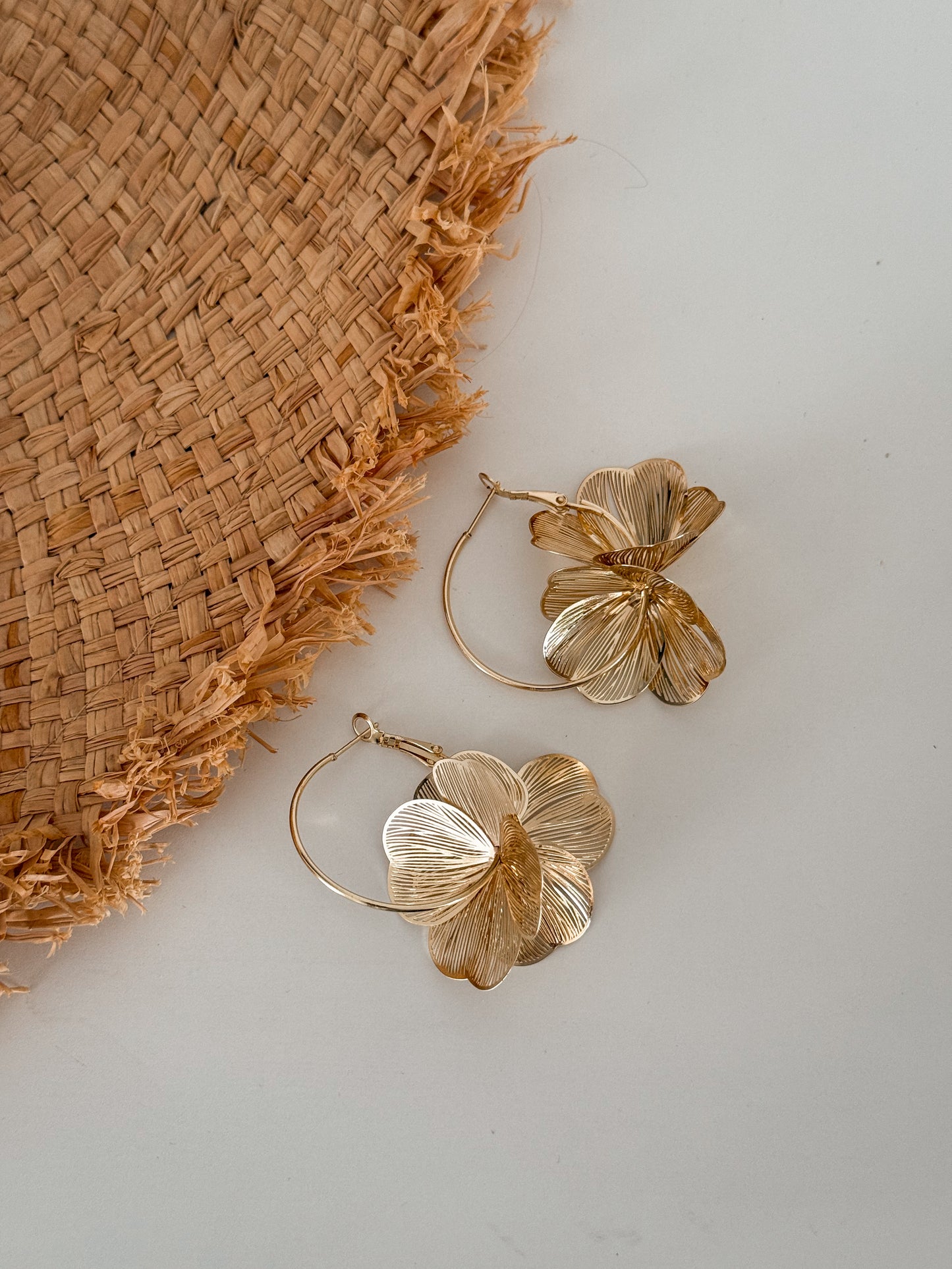 Boucles d’oreilles fleurs dorées